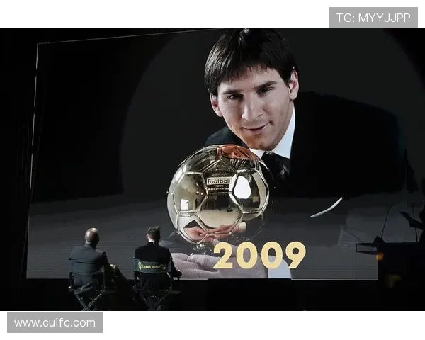 最早的足球明星回顾与传奇人物的辉煌历程探讨