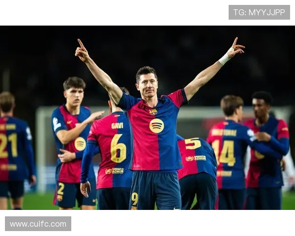 足球明星个人账号揭秘：他们如何在社交媒体上塑造形象与影响力